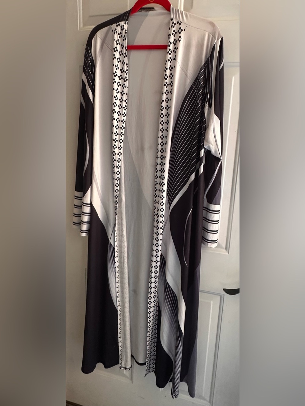 Women’s Black & White Patterned Long Cover up